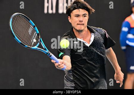 20 janvier 2022 : TARO DANIEL (JPN) en action contre A. MURRAY (GBR) au Rod laver Arena lors d'un match de 2e tour en Singles féminin le jour 4 de l'Open d'Australie 2022 à Melbourne, en Australie. DANIEL a gagné 6 :4 6 :4 6 :4 6 :4(image de crédit : © Sydney Low/CSM via ZUMA Wire) Banque D'Images