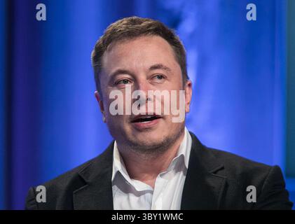 25 avril 2022 : le conseil d'administration de Twitter a accepté une offre de rachat de 44 milliards de dollars US de la part du milliardaire Elon Musk. M. Musk, qui a fait l'offre de choc il y a moins de deux semaines, a déclaré que Twitter avait un "énorme potentiel" qu'il débloquerait. PHOTO DU DOSSIER : ELON MUSK au Sommet de la Ligue nationale des villes tenu au Los Angeles Convention Center à Los Angeles, Californie, le jeudi 8 novembre 2018. (Crédit image : © Javier Rojas/Prensa Internacional via ZUMA Wire) Banque D'Images
