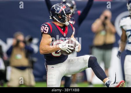 9 janvier 2022 : le receveur Danny Amendola (89 ans) fait un touchdown catch pendant le 4e quart-temps d'un match de football NFL entre les Titans du Tennessee et les Texans de Houston au NRG Stadium de Houston, Texas. Les Titans ont gagné le match 28 à 25...Trask Smith/CSM(Credit image : &copy ; Trask Smith/CSM via ZUMA Wire) Banque D'Images