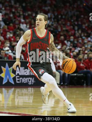 13 janvier 2022 : les Buckeyes de l'État de l'Ohio gardent Jimmy Sotos (1) pendant le match de basket-ball de la NCAA entre les Buckeyes de l'État de l'Ohio et les Badgers du Wisconsin au Kohl Center de Madison, WISCONSIN. Darren Lee/CSM(image de crédit : &copy ; Darren Lee/CSM via ZUMA Wire) Banque D'Images