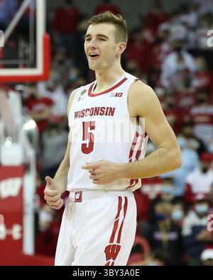 13 janvier 2022 : L'attaquant des Wisconsin Badgers Tyler Wahl (5 ans) lors du match de basket-ball de la NCAA entre les Buckeyes de l'État de l'Ohio et les Wisconsin Badgers au Kohl Center de Madison, WISCONSIN. Darren Lee/CSM(image de crédit : &copy ; Darren Lee/CSM via ZUMA Wire) Banque D'Images