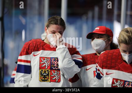 11 février 2022, Pékin, Hebei, Chine : les joueuses tchèques réagissent à la perte de leurs quarts de finale des éliminatoires féminins de hockey sur glace contre les États-Unis au Wukesong Sports Centre le 11 février 2022 à Pékin, Chine (image crédit : © Mickael Chavet/ZUMA Press Wire) Banque D'Images