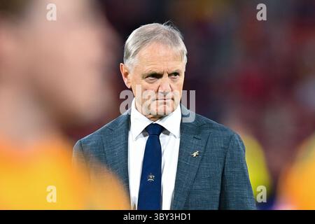 Brisbane, Australie. 19 juillet 2025. L'entraîneur-chef Joe Schmidt, de l'Australie, regarde devant le match un de la série entre les Wallabies d'Australie et les Lions britanniques et irlandais au Suncorp Stadium le 19 juillet 2025 à Brisbane, en Australie. (Photo de Izhar Khan) strictement pour usage éditorial. AUCUNE LICENCE POUR LES IMPRESSIONS GRAND PUBLIC. Crédit : Izhar Ahmed Khan/Alamy Live News/Alamy Live News Banque D'Images