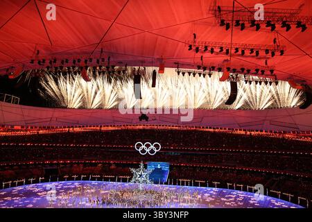 20 février 2022, Pékin, Hebei, Chine : feux d'artifice lors de la cérémonie de clôture des Jeux olympiques d'hiver de Pékin 2022 au stade olympique le 20 février 2022 à Pékin, Chine (crédit image : © Mickael Chavet/ZUMA Press Wire) Banque D'Images