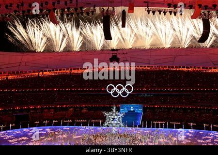 20 février 2022, Pékin, Hebei, Chine : feux d'artifice lors de la cérémonie de clôture des Jeux olympiques d'hiver de Pékin 2022 au stade olympique le 20 février 2022 à Pékin, Chine (crédit image : © Mickael Chavet/ZUMA Press Wire) Banque D'Images