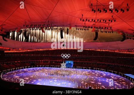 20 février 2022, Pékin, Hebei, Chine : feux d'artifice lors de la cérémonie de clôture des Jeux olympiques d'hiver de Pékin 2022 au stade olympique le 20 février 2022 à Pékin, Chine (crédit image : © Mickael Chavet/ZUMA Press Wire) Banque D'Images