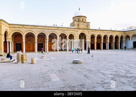 Cour de la Grande Mosquée de Djamaa ez-Zitouna à Tunis, Tunisie Banque D'Images