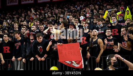 17 février 2022, Piscataway, New Jersey, États-Unis : les étudiants des Rutgers Scarlet Knights lors du Big Ten basketball entre les Illinois Fighting Illini et les Rutgers Scarlet Knights au Jersey Mikes Arena à Piscataway, New Jersey, le mercredi 16 février 2022. Rutgers bouleverse #12 Illinois 70-59. Duncan Williams/CSM(crédit image : Banque D'Images