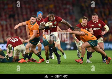Brisbane, Australie. 19 juillet 2025. Maro Itoje des British Irish Lions court avec le ballon pendant le match un de la série entre les Wallabies d'Australie et les Lions britanniques et irlandais au Suncorp Stadium le 19 juillet 2025 à Brisbane, en Australie. (Photo de Izhar Khan) strictement pour usage éditorial. AUCUNE LICENCE POUR LES IMPRESSIONS GRAND PUBLIC. Crédit : Izhar Ahmed Khan/Alamy Live News/Alamy Live News Banque D'Images