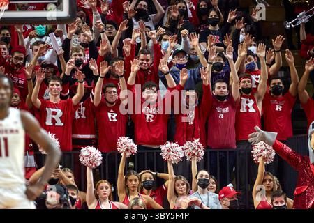 10 février 2022, Piscataway, New Jersey, États-Unis : section étudiante des Rutgers Scarlet Knights lors de l'action de basket Big Ten entre les Buckeyes de l'État de l'Ohio et les Rutgers Scarlet Knights à la Jersey Mikes Arena de Piscataway, New Jersey, le mercredi 9 février 2022. Rutgers bat la 16e place de l'Ohio State 66-64. Duncan Williams/CSM(image de crédit : &copy ; Duncan Williams/CSM via ZUMA Wire) Banque D'Images
