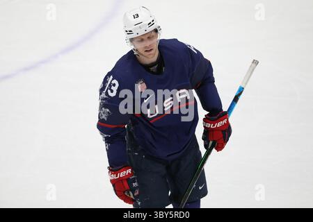 16 février 2022, Pékin, Hebei, Chine : NATHAN SMITH des États-Unis réagit en perdant face à la Slovaquie lors des quarts de finale des éliminatoires masculins de hockey sur glace le 16 février à Pékin, Chine (image crédit : © Mickael Chavet/ZUMA Press Wire) Banque D'Images