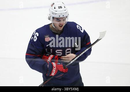 16 février 2022, Pékin, Hebei, Chine : SEAN FARRELL des États-Unis réagit en perdant face à la Slovaquie lors des quarts de finale des éliminatoires masculins de hockey sur glace le 16 février à Pékin, Chine (image crédit : © Mickael Chavet/ZUMA Press Wire) Banque D'Images