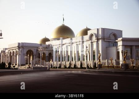 Palais présidentiel Oguzkhan à Achgabat, Turkménistan. Banque D'Images