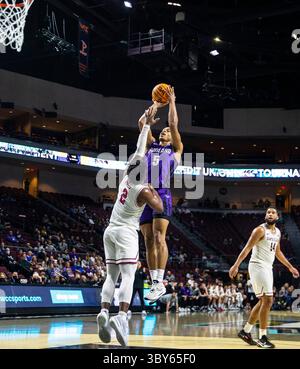 05 mars 2022 Las Vegas, NV, États-Unis le garde de Portland Chris Austin (5) tire le ballon pendant le match des quarts de finale du tournoi de basket-ball masculin de la NCAA West Coast Conference entre les pilotes de Portland et les Broncos de Santa Clara. À Orleans Arena Las Vegas, Nevada. Thurman James / CSM(crédit image : © Thurman James/CSM via ZUMA Press Wire) Banque D'Images