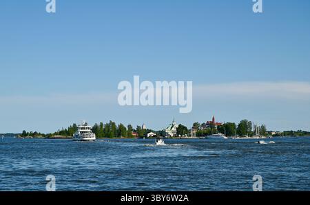 helsinki finlande divers endroits personnes et lieux touristiques - île de Valkosaari du port avec ferry sortant Banque D'Images