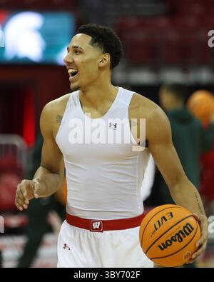 21 janvier 2022 : les Badgers du Wisconsin gardent Jordan Davis (2) lors du match de basket-ball de la NCAA entre les Spartans de l'État du Michigan et les Badgers du Wisconsin au Kohl Center de Madison, WISCONSIN. Darren Lee/CSM(image de crédit : &copy ; Darren Lee/CSM via ZUMA Wire) Banque D'Images
