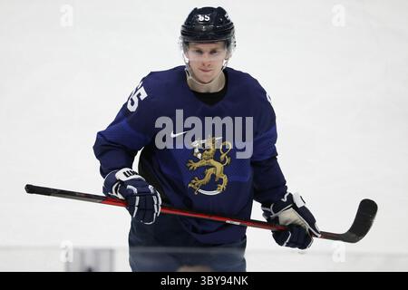 16 février 2022, Pékin, Hebei, Chine : MANNINEN Sakari, de Finlande, pendant le match des quarts de finale des éliminatoires masculins de hockey sur glace opposant la Finlande et la Suisse le 16 février à Pékin, Chine (image crédit : © Mickael Chavet/ZUMA Press Wire) Banque D'Images