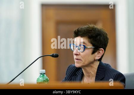 9 février 2022, Washington, District de Columbia, États-Unis : Gigi Sohn, qui est la candidate du président Joe Bidenâ™ pour siéger à la Commission fédérale des communications, témoigne devant la Commission du commerce, des sciences et des transports du Sénat, le mercredi 9 février 2022, lors de son audience de nomination au Capitole à Washington (crédit image : © Susan Walsh - Pool via CNP/CNP via ZUMA Press Wire) Banque D'Images