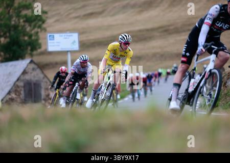 France. 19 juillet 2025. Tour de France 2025, étape 14, de Pau à Luchon - Superbagneres. Tadej Pogacar pour l'équipe UAE Emirates XRG pendant l'étape crédit : Peter Goding/Alamy Live News Banque D'Images