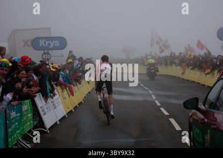 France. 19 juillet 2025. Tour de France 2025, étape 14, de Pau à Luchon - Superbagneres. Thymen Arensman pour Ineos Grenadiers remporte l'étape. Crédit : Peter Goding/Alamy Live News Banque D'Images