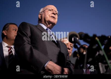10 février 2022, Washington, District of Columbia, États-Unis : le sénateur Patrick Leahy d-VT, parle devant la Maison Blanche après que les démocrates du Comité judiciaire du Sénat ont rencontré le président américain Joe Biden et le vice-président américain Kamala Harris pour obtenir les conseils des législateurs des deux partis sur le processus de nomination à la Cour suprême dans la salle Roosevelt de la Maison Blanche à Washington, D.C. aux États-Unis, 10 février 2021 (image crédit : © Ken Cedeno - Pool via CNP/CNP via ZUMA Press Wire) Banque D'Images