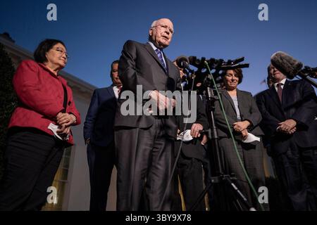 10 février 2022, Washington, District of Columbia, États-Unis : le sénateur Patrick Leahy d-VT, parle devant la Maison Blanche après que les démocrates du Comité judiciaire du Sénat ont rencontré le président américain Joe Biden et le vice-président américain Kamala Harris pour obtenir les conseils des législateurs des deux partis sur le processus de nomination à la Cour suprême dans la salle Roosevelt de la Maison Blanche à Washington, D.C. aux États-Unis, 10 février 2021 (image crédit : © Ken Cedeno - Pool via CNP/CNP via ZUMA Press Wire) Banque D'Images