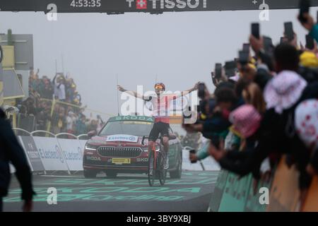 France. 19 juillet 2025. Tour de France 2025, étape 14, de Pau à Luchon - Superbagneres. Thymen Arensman pour Ineos Grenadiers remporte l'étape. Crédit : Peter Goding/Alamy Live News Banque D'Images