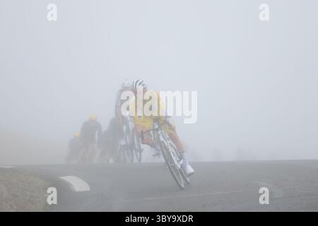 France. 19 juillet 2025. Tour de France 2025, étape 14, de Pau à Luchon - Superbagneres. Tadej Pogacar pour l'équipe UAE Emirates XRG pendant l'étape] crédit : Peter Goding/Alamy Live News Banque D'Images