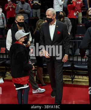 10 février 2022, Piscataway, New Jersey, États-Unis : Phil Murphy, gouverneur du New Jersey, était présent lors de l'action de basket-ball Big Ten entre les Buckeyes de l'État de l'Ohio et les Rutgers Scarlet Knights à la Jersey Mikes Arena de Piscataway, New Jersey, le mercredi 9 février 2022. Rutgers bat la 16e place de l'Ohio State 66-64. Duncan Williams/CSM(image de crédit : &copy ; Duncan Williams/CSM via ZUMA Wire) Banque D'Images