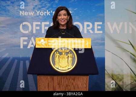 11 février 2022, Wainscott, NY, États-Unis : la gouverneure de l'État de New York, KATHY HOCHUL, a prononcé un discours lors de l'inauguration du projet éolien de South Fork à Wainscott, NY.11 février 2022. (Crédit image : © Sonia Moskowitz Gordon/ZUMA Press Wire) Banque D'Images