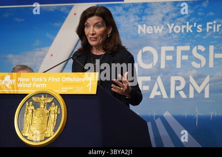 11 février 2022, Wainscott, NY, États-Unis : la gouverneure de l'État de New York, KATHY HOCHUL, a prononcé un discours lors de l'inauguration du projet éolien de South Fork à Wainscott, NY.11 février 2022. (Crédit image : © Sonia Moskowitz Gordon/ZUMA Press Wire) Banque D'Images