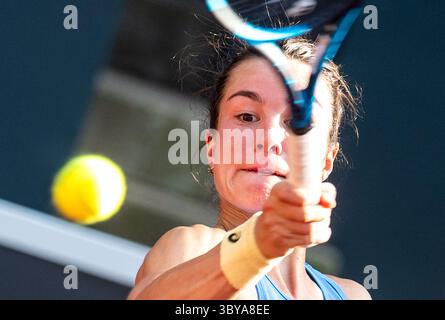 Hambourg, Allemagne. 19 juillet 2025. Tennis : WTA Tour - Hambourg, célibataires, femmes, demi-finale : boisson (France) - Jastremska (Ukraine). Loui boisson joue le ballon. Crédit : Daniel Bockwoldt/dpa/Alamy Live News Banque D'Images
