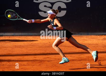 Hambourg, Allemagne. 19 juillet 2025. Tennis : WTA Tour - Hambourg, célibataires, femmes, demi-finale : boisson (France) - Jastremska (Ukraine). Dajana Jastremska joue le ballon. Crédit : Daniel Bockwoldt/dpa/Alamy Live News Banque D'Images