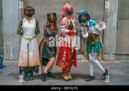 13 février 2022, Madrid, Espagne : Cosplayers pose lors du salon 'Japan Weekend Madrid 2022' à l'IFEMA à Madrid..Japan Weekend est le plus grand événement de culture pop en Espagne, offrant une grande variété d'activités qui rapprochent le public de la culture japonaise et orientale. (Crédit image : © Atilano Garcia/SOPA images via ZUMA Press Wire) Banque D'Images