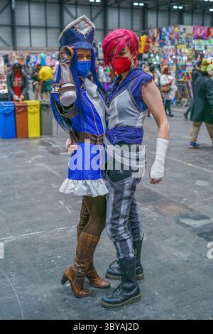 13 février 2022, Madrid, Espagne : Cosplayers pose lors du salon 'Japan Weekend Madrid 2022' à l'IFEMA à Madrid..Japan Weekend est le plus grand événement de culture pop en Espagne, offrant une grande variété d'activités qui rapprochent le public de la culture japonaise et orientale. (Crédit image : © Atilano Garcia/SOPA images via ZUMA Press Wire) Banque D'Images