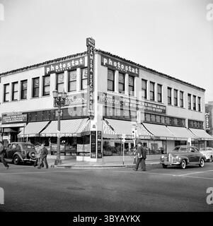 12 janvier 2022, Hollywood, Californie, États-Unis : Street Corner, Hollywood, Californie, États-Unis, Russell Lee, U.S. Office of War information/U.S. Administration de la sécurité agricole, avril 1942 (crédit image : © Circa images/Glasshouse via ZUMA Press Wire) Banque D'Images