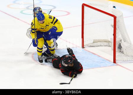 16 février 2022, Pékin, Hebei, Chine : action pendant le match des quarts de finale des éliminatoires masculins de hockey sur glace entre la Suède et le Canada le 16 février à Pékin, Chine (image crédit : © Mickael Chavet/ZUMA Press Wire) Banque D'Images