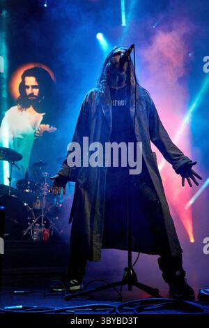 23 février 2022, Moscou, Russie : Peter TÃ¤gtgren et Christ image à l'écran lors de la performance du groupe PAIN à Moscou..Peter TÃ¤gtgren, le groupe suédois de métal/rock électronique/industriel, pain a donné un concert au club de Moscou 1930 dans la capitale russe. (Crédit image : © Mihail Siergiejevicz/SOPA images via ZUMA Press Wire) Banque D'Images