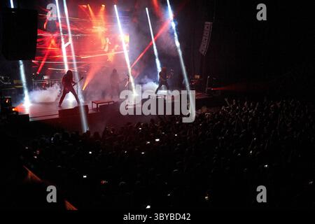 23 février 2022, Moscou, Russie : le groupe pain sur scène lors d'une performance à Moscou..Peter TÃ¤, groupe suédois de métal/rock industriel/électronique mené par le gtgren pain, a donné un concert au club de Moscou en 1930 dans la capitale de la Russie. (Crédit image : © Mihail Siergiejevicz/SOPA images via ZUMA Press Wire) Banque D'Images