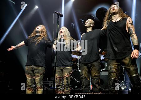 23 février 2022, Moscou, Russie : dernier arc lors de la performance du groupe PAIN à Moscou..Peter TÃ¤, le groupe suédois métal/rock électronique/industriel de Peter, pain a donné un concert au club de Moscou 1930 dans la capitale de la Russie. (Crédit image : © Mihail Siergiejevicz/SOPA images via ZUMA Press Wire) Banque D'Images