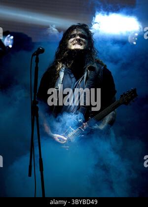 23 février 2022, Moscou, Russie : Sebastian Svalland lors de la performance du groupe PAIN à Moscou..Peter TÃ¤, groupe suédois de métal/rock électronique/industriel dirigé par le gtgren, pain a donné un concert au club de Moscou 1930 dans la capitale de la Russie. (Crédit image : © Mihail Siergiejevicz/SOPA images via ZUMA Press Wire) Banque D'Images