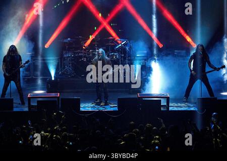 23 février 2022, Moscou, Russie : le groupe pain sur scène lors d'une performance à Moscou..Peter TÃ¤, groupe suédois de métal/rock industriel/électronique mené par le gtgren pain, a donné un concert au club de Moscou en 1930 dans la capitale de la Russie. (Crédit image : © Mihail Siergiejevicz/SOPA images via ZUMA Press Wire) Banque D'Images