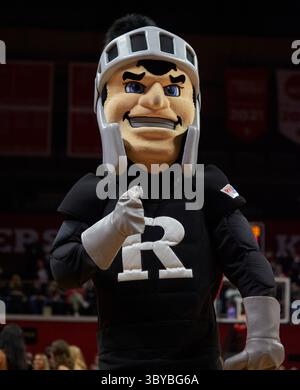 17 février 2022, Piscataway, New Jersey, États-Unis : la mascotte des Rutgers Scarlet Knights Big Ten basket-ball entre les Illinois Fighting Illini et les Rutgers Scarlet Knights au Jersey Mikes Arena à Piscataway, New Jersey, le mercredi 16 février 2022. Rutgers bouleverse #12 Illinois 70-59. Duncan Williams/CSM(crédit image : Banque D'Images