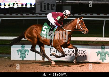 19 février 2022, Nouvelle-Orléans, Louisiane, États-Unis : 19 février, 2022 : Epicenter capture les Risen Star Stakes au Fairgrounds le 19 février 2022 à la Nouvelle-Orléans, en Louisiane. ParkerWaters/Eclipse Sportswire/CSM(image de crédit : Banque D'Images