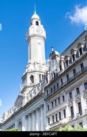 Buenos Aires, Argentine - 24 mars 2024 ; vue en angle bas du bâtiment de la ville de Buenos Aires législature du gouvernement de la ville autonome de Bu Banque D'Images