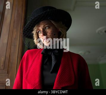 Nominée pour la meilleure actrice - KRISTEN STEWART - DATE DE SORTIE : 5 novembre 2021 TITRE : Spencer STUDIO : Shoebox films RÉALISATEUR : Pablo Larraâ€™n INTRIGUE : pendant ses vacances de Noël avec la famille royale au domaine Sandringham à Norfolk, Angleterre, Diana décide de quitter son mariage avec le prince Charles. EN VEDETTE : KRISTEN STEWART dans le rôle de la princesse Diana. (Crédit image : © Shoebox films/Entertainment Pictures/ZUMAPRESS.com) Banque D'Images