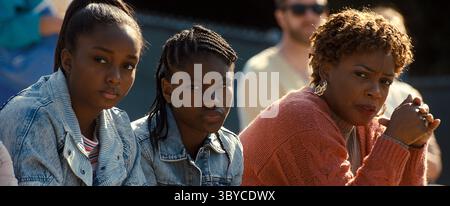 Nominée pour la meilleure actrice dans un second rôle - AUNJANUE ELLIS - DATE DE SORTIE : 19 novembre 2021 TITRE : King Richard STUDIO : Overbrook Entertainment DIRECTOR : Reinaldo Marcus Green INTRIGUE : un regard sur la façon dont les superstars du tennis venus et Serena Williams sont devenues qui elles sont après l'entraînement de leur père Richard Williams. EN VEDETTE : Daniele Lawson dans le rôle d'Isha Price, demi Singleton dans le rôle de Serena Williams et Aunjanue Ellis dans le rôle de Brandy Williams. (Crédit image : © Overbrook Entertainment/Entertainment Pictures/ZUMAPRESS.com) Banque D'Images