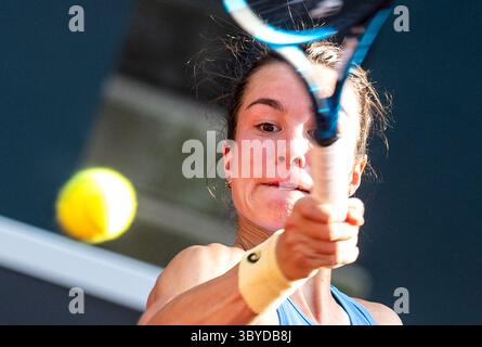 Hambourg, Allemagne. 19 juillet 2025. Tennis : WTA Tour - Hambourg, célibataires, femmes, demi-finale : boisson (France) - Jastremska (Ukraine). Loui boisson joue le ballon. Crédit : Daniel Bockwoldt/dpa/Alamy Live News Banque D'Images