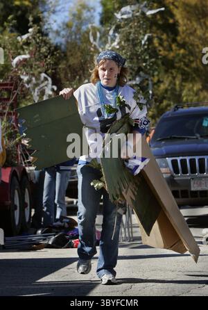 5 novembre 2005 - États-Unis - KRT US NEWS STORY SLUGGED : MED-RABIES KRT PHOTOGRAPHIE DE RICK WOOK/MILWAUKEE JOURNAL SENTINEL (1er décembre) Un an après sa bataille contre la rage, Jeanna Giese se joint à Mary's Springs Homecoming Activities, à fond du Lac, Wisconsin, le 15 octobre 2005. (lj) 2005 (diversité) (crédit image : © Rick Wood/Milwaukee Journal Sentinel via ZUMA Press Wire) Banque D'Images