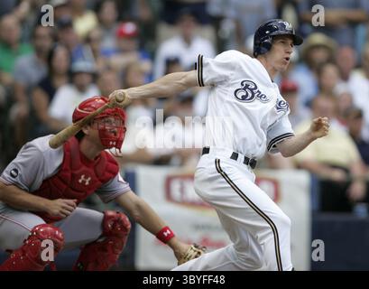 13 juillet 2008 - Craig Counsel des Milwaukee Brewers frappe le champ droit pour une sortie, mais permet à Bill Hall de marquer la victoire contre les Reds de Cincinnati le dimanche 13 juillet 2008, au Miller Park à Milwaukee, Wisconsin. Les Brewers ont gagné 3-2. (Crédit image : © Rick Wood/Milwaukee Journal Sentinel via ZUMA Press Wire) Banque D'Images